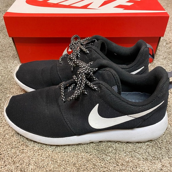 nike roshe size 8